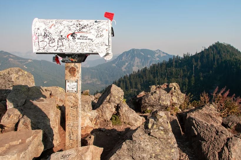 USPS requirements for a mailbox alert flag