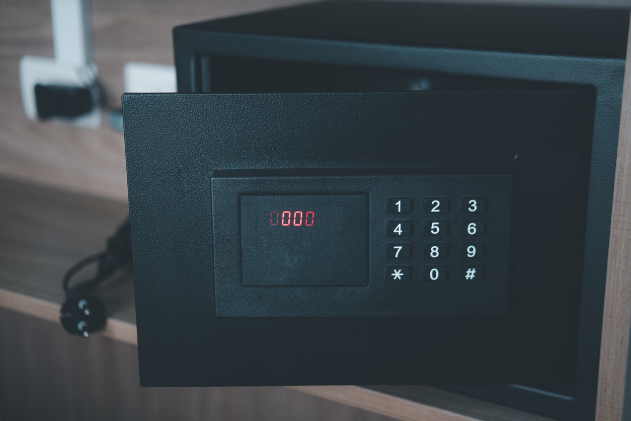 black hotel safe