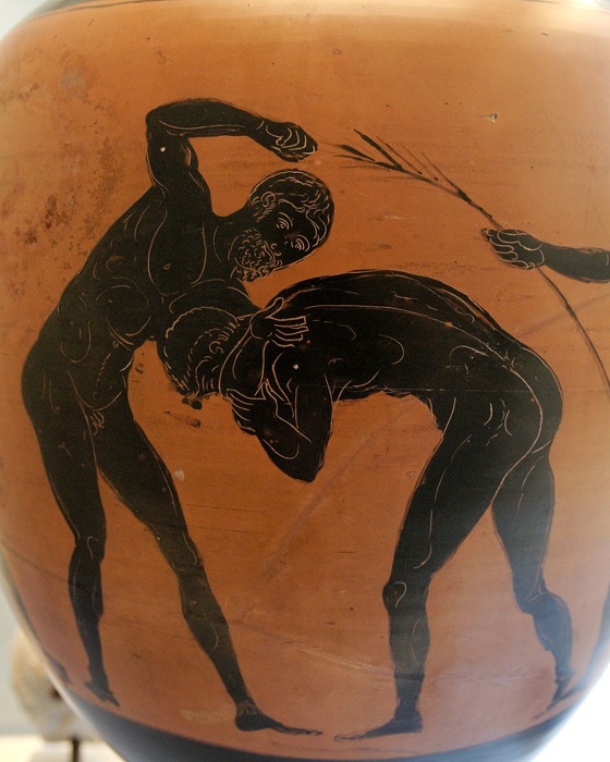 Two athletes competing in the pankration. Panathenaic amphora, made in Athens in 332-331 BC, during the archonship of Niketes. From Capua