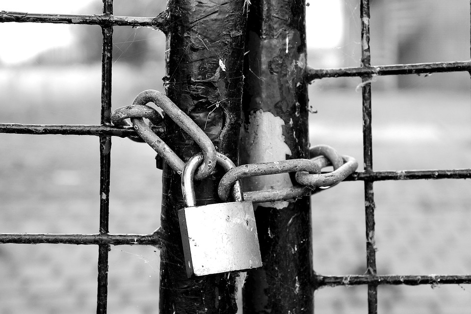 fence-castle-chain-lock-padlock